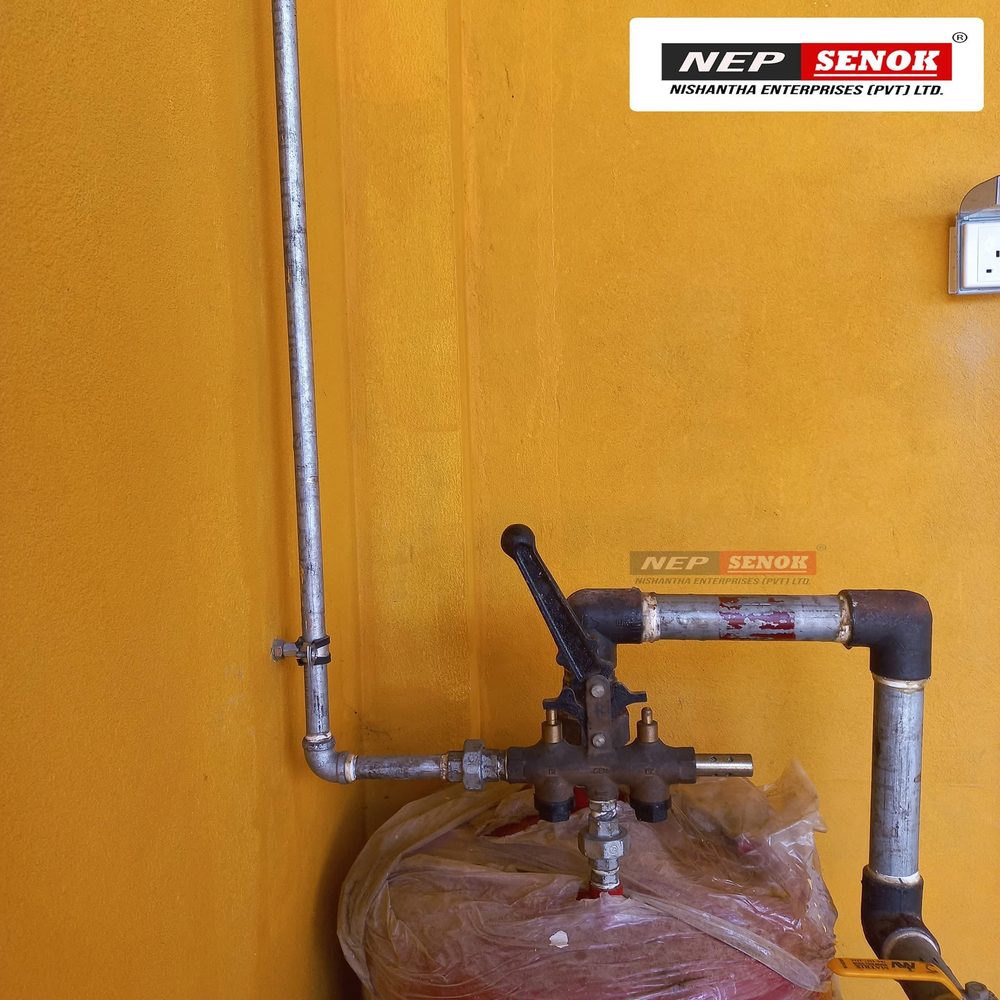 Lift control valve manifold and air line pipework